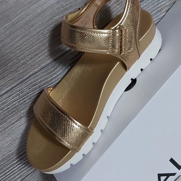 Sandals - Picture 3 of 3